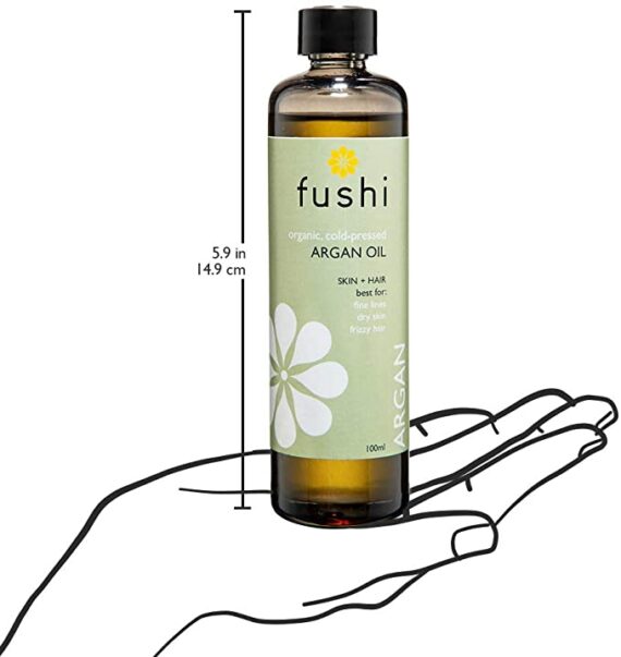 fushi-coconut-oil-hand